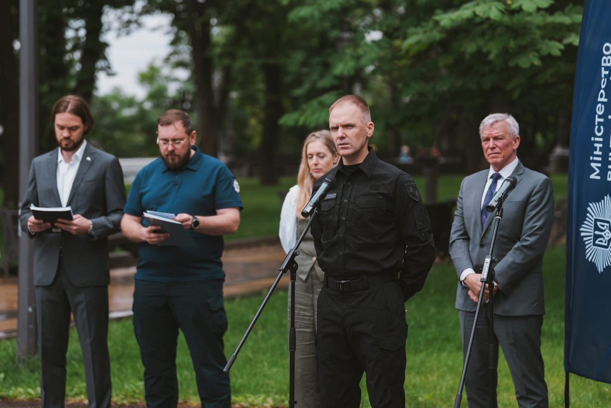FinlandinUA's tweet image. The Embassy of 🇫🇮 took part in the opening of the “Shadows of Presence” installation on Volodymyrska Hill in Kyiv.
The installation serves as a reminder of the thousands of people still missing as a result of the war. Thank you #PFRU
Photo:PFRU
#StandWithUkraine @Ulkoministerio