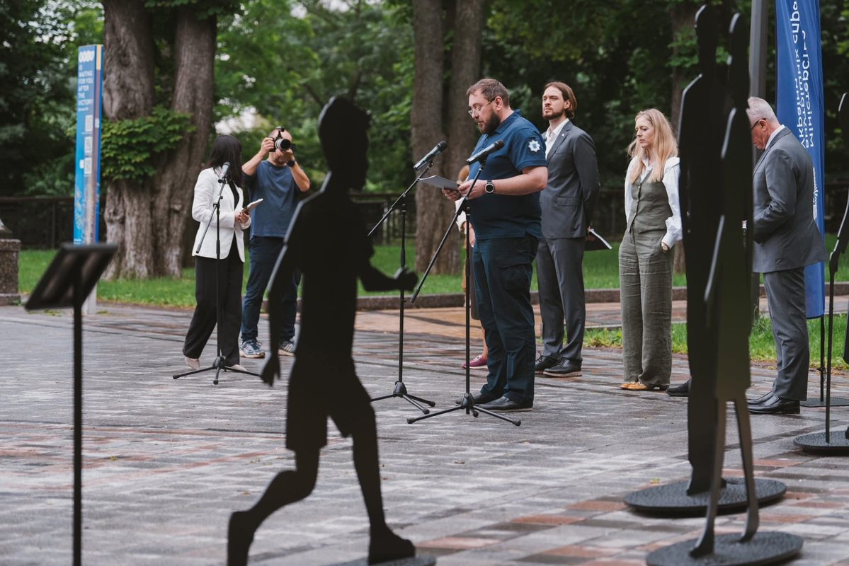 FinlandinUA's tweet image. The Embassy of 🇫🇮 took part in the opening of the “Shadows of Presence” installation on Volodymyrska Hill in Kyiv.
The installation serves as a reminder of the thousands of people still missing as a result of the war. Thank you #PFRU
Photo:PFRU
#StandWithUkraine @Ulkoministerio