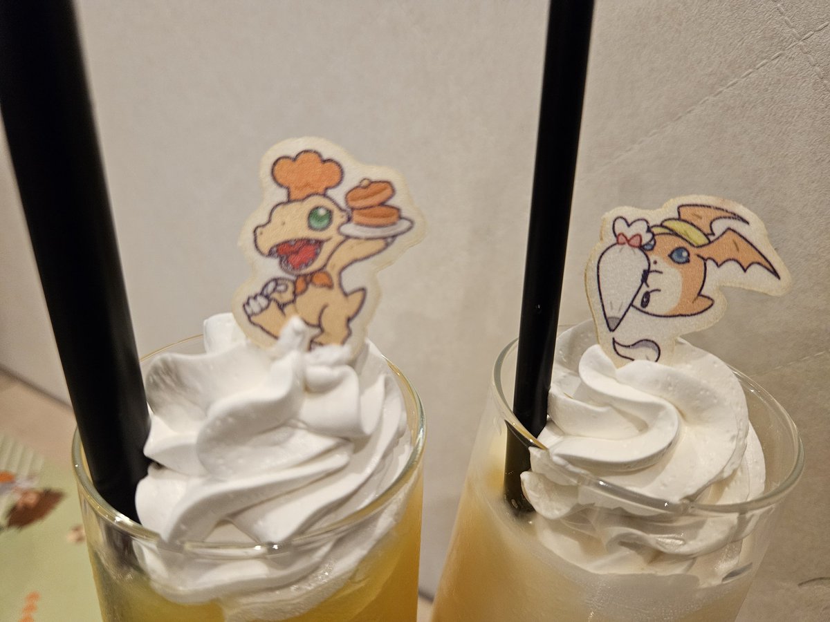 DDDTcg's tweet image. Digimon Collab Cafe! Didnt get to buy much cards so got myself some sweet treats!