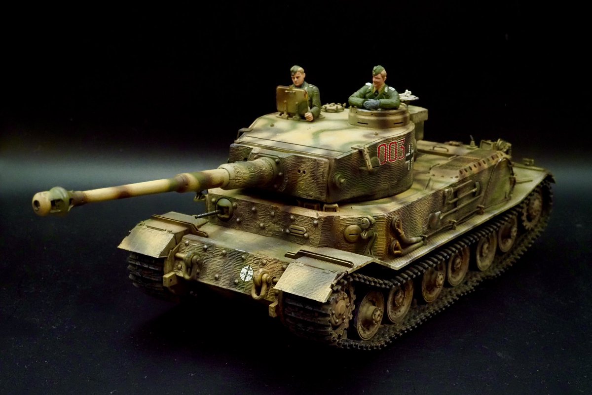 FuwakuT's tweet image. ポルシェティーガー、完成。
見慣れたティーガーに比べると、
ちょっと違和感はあるけど、
これはこれで洗練された戦車デザインだよなぁ。

#プラモデル
#TIGER(P)003
#AmusingHobby 
#新作