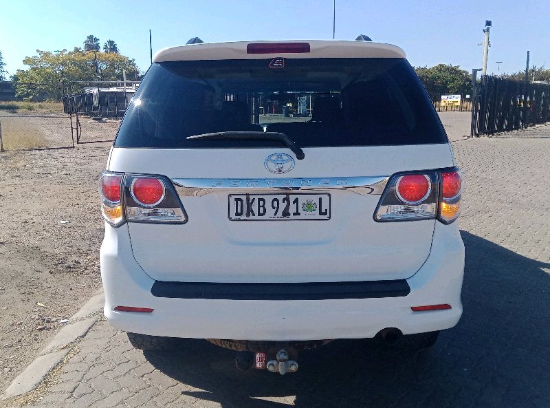 mikesfreightt's tweet photo. 2015 Toyota Fortuner 2.5d-4d RB Auto
USD 15 300 before duty 
Drive Type
4X2

Transmission
Automatic

Fuel
Diesel

Consumption
9.1 l/100km

Engine Cap
2494 cc

+263 71 761 7166 https://t.co/yuv02I7cRW