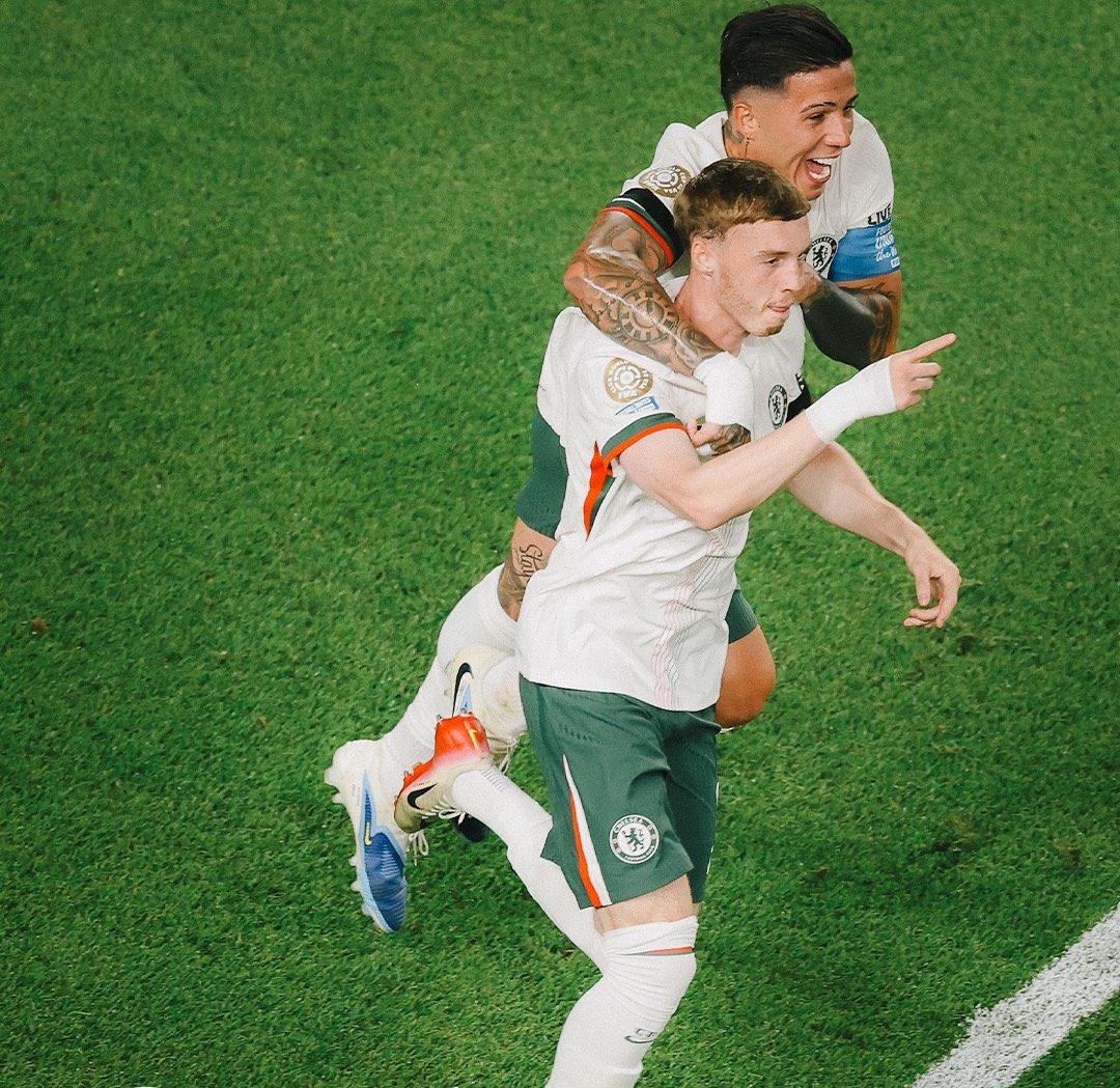 El Chelsea de Enzo Fernández venció 2-1 a Palmeiras, le sacó el invicto y lo dejó afuera del Mundial de Clubes. 
Palmer y Giay, en contra, marcaron para el equipo de Maresca. Estevao hizo el empate transitorio para los brasileños. 
Fluminense espera en la semifinal.