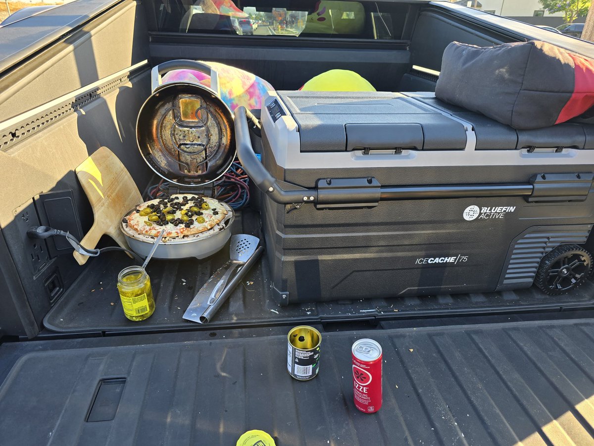 WrapSensei's tweet photo. Love my #Cybertruck
Cooking pizzas while we're waiting for the fireworks at Irvine @greatpark https://t.co/d1z2f6jO8u