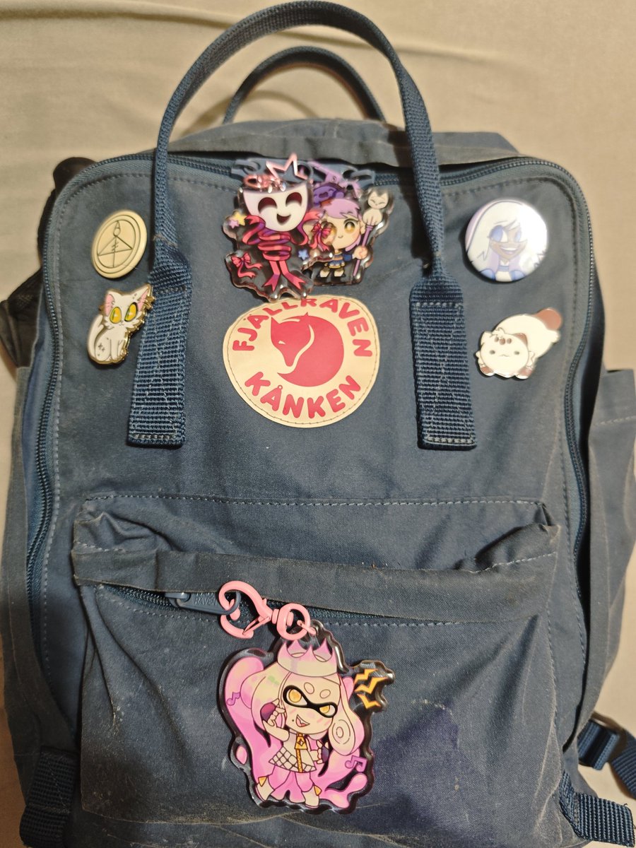 Beim CosDay² heute bin ich wieder im Gura Shirt anzutreffen!

Und dazu hier nochmal das heutige Rucksack-Stuff-Lineup, dass ihr mich auch zu 100% erkennen könnt. Sagt gerne Hallo! :D