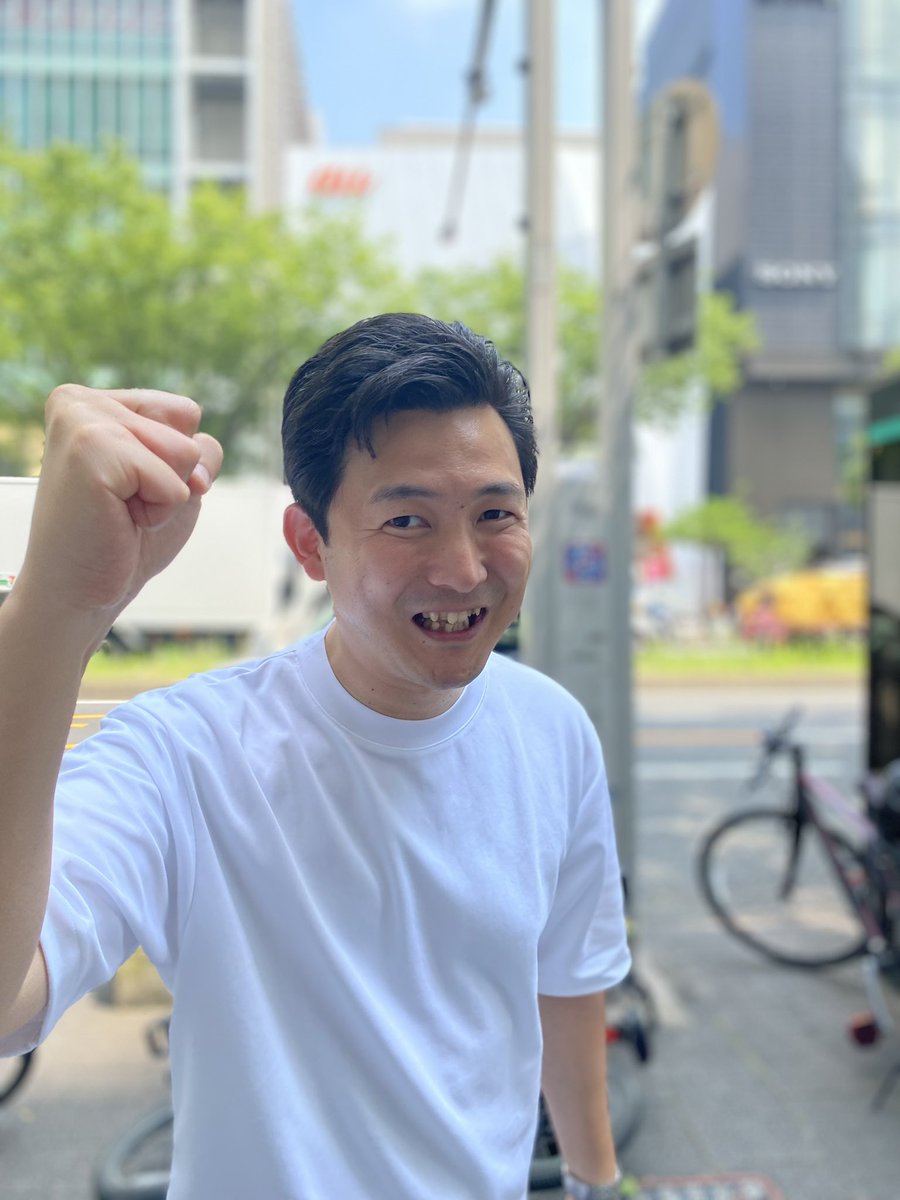 yasue_nobuo's tweet photo. 【📣今朝は名駅＆栄で街頭演説！】

三浦選対委員長にも応援いただき、多くの方が足を止めてくださいました🙏
なかでも嬉しかったのが…
📸小さなお子さんからの“撮影リクエスト” → まさかのグーサイン👍✨

午後も笑顔で頑張ります！
街で見かけたら、ぜひ声かけてください😊

#安江のぶお #愛知選挙区