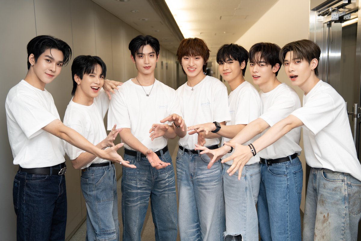 YourSkySeries's tweet photo. พบกับทีมนักแสดงจาก “กี่หมื่นฟ้า Your Sky Series” ได้ในงาน YOUR SKY SURPRISE BUSKING IN JAPAN 🌥

@tthomastc @kongjiro_
@chira_patt @Auautnp @savewrg
@porsuppakarn @twnpich
#YourSkyBuskingInJapan https://t.co/OWjjbZEWqy