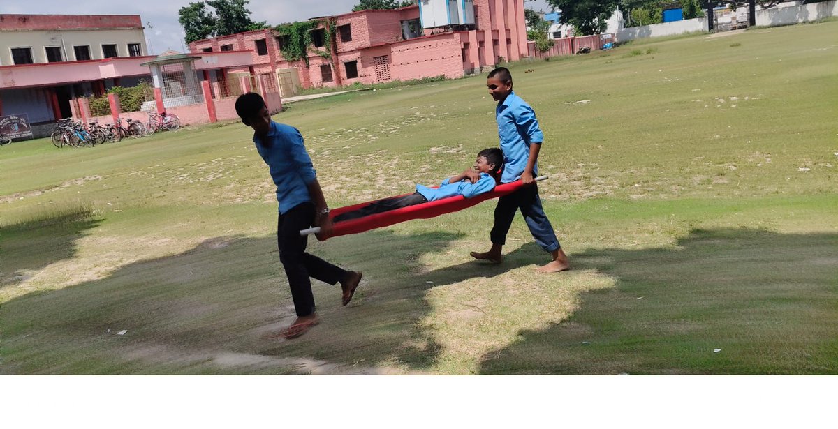 09NDRF's tweet photo. #Schoolsafetyprogramme conducted at #Modelhighschool Pipra Khothi,block-Pipra Khothi,East Champaran (Bihar) students,teacher & other staffs benefited. Key topics included #medicalemergencies,bleeding control,#CPR and rescue techniques during #flood & #earthquake demonstrated. https://t.co/ZkSuLnMkwy