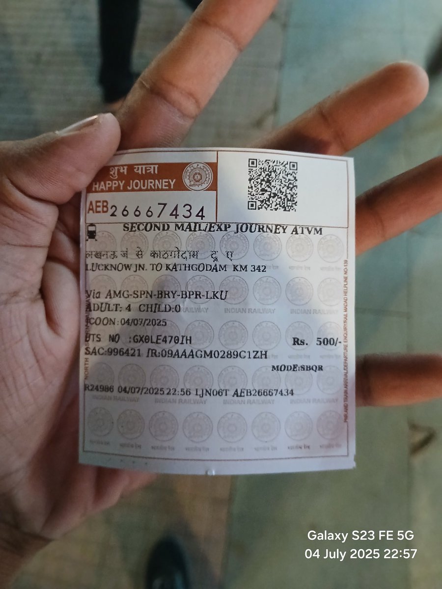 MrSanketMishra's tweet image. 🚨 Urgent Help Needed
I’m a tourist with valid general ticket at kathgodam station. Used AC coach toilet due to unhygienic general coach. Now TTE is harassing &amp;amp; threatening me falsely.
@RailMinIndia @RailwaySeva @AshwiniVaishnaw
#RailwayHelp #TouristSafety