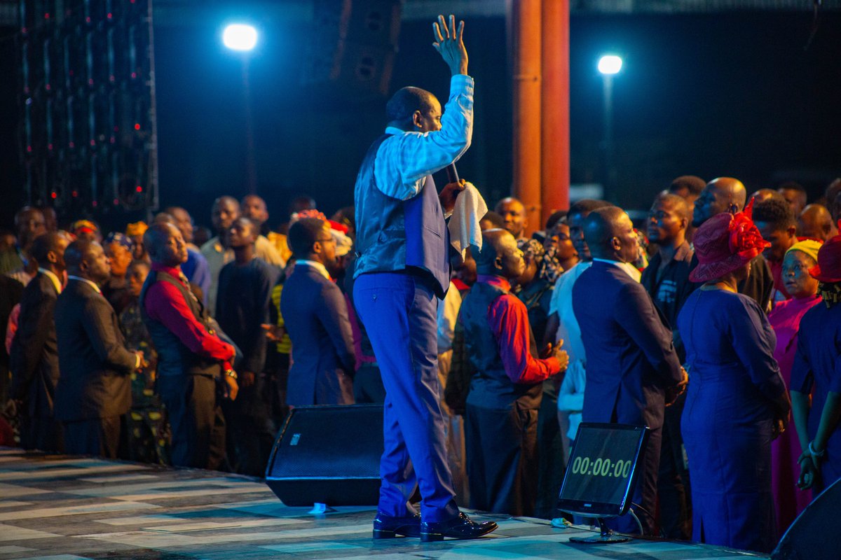 FoursquareNigr's tweet photo. And you shall be filled with the Holy ghost
Powers rushing in like a mighty wind
Tongues of fire resting upon you
And from your lips, new tongues will flow
As the spirit gives utterance.
#OpenDoors #DivineSpeed #NextGen #HSRV #HSRVJuly #FoursquareNigeria https://t.co/pvNASSmMPN