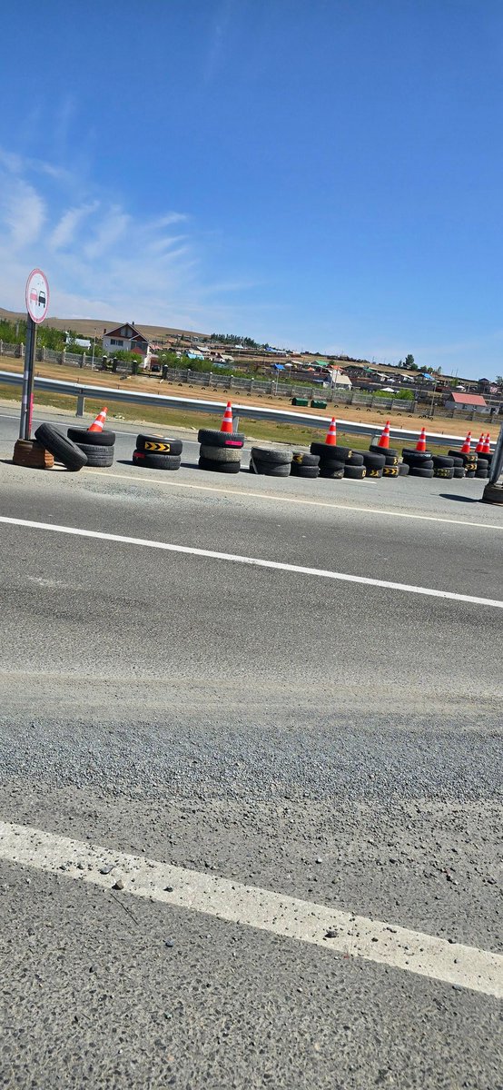 Лаларын хар писдакууд Хонгорын арын дархан чиглэлийн зам хааж нтр