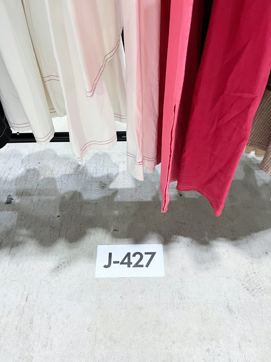 noooooon_1999's tweet photo. 今日はビッグサイトにいます
お気に入りベストを着てます
#デザフェス61 https://t.co/b8QboTrTSU