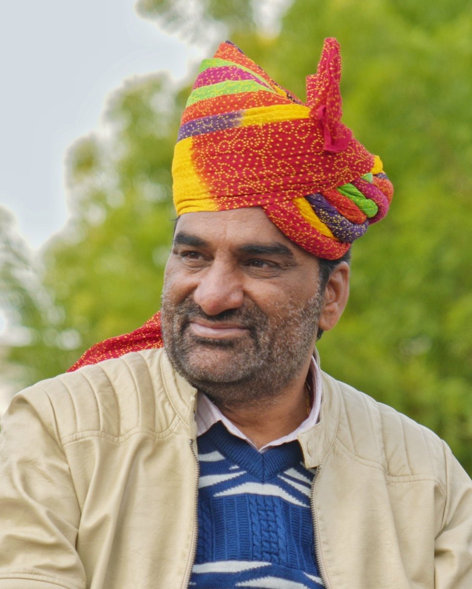 PremaramSiyag6's tweet photo. आज @hanumanbeniwal और @DrKirodilalBJP जनता के मुद्दों पर विपक्ष की भूमिका निभा रहे है।मुख्य विपक्षी पार्टी कांग्रेस कहाँ है?क्या कांग्रेस पार्टी जनता के मुद्दों पर कभी सड़कों पर उतरेगी?
#भजनलाल_हटाओ_राजस्थान_बचाओ का हैशटैग ट्रेंड कर रहा है,बाबा-बेनीवाल के समर्थकों का जोर है। https://t.co/jVe9J9vg5Q