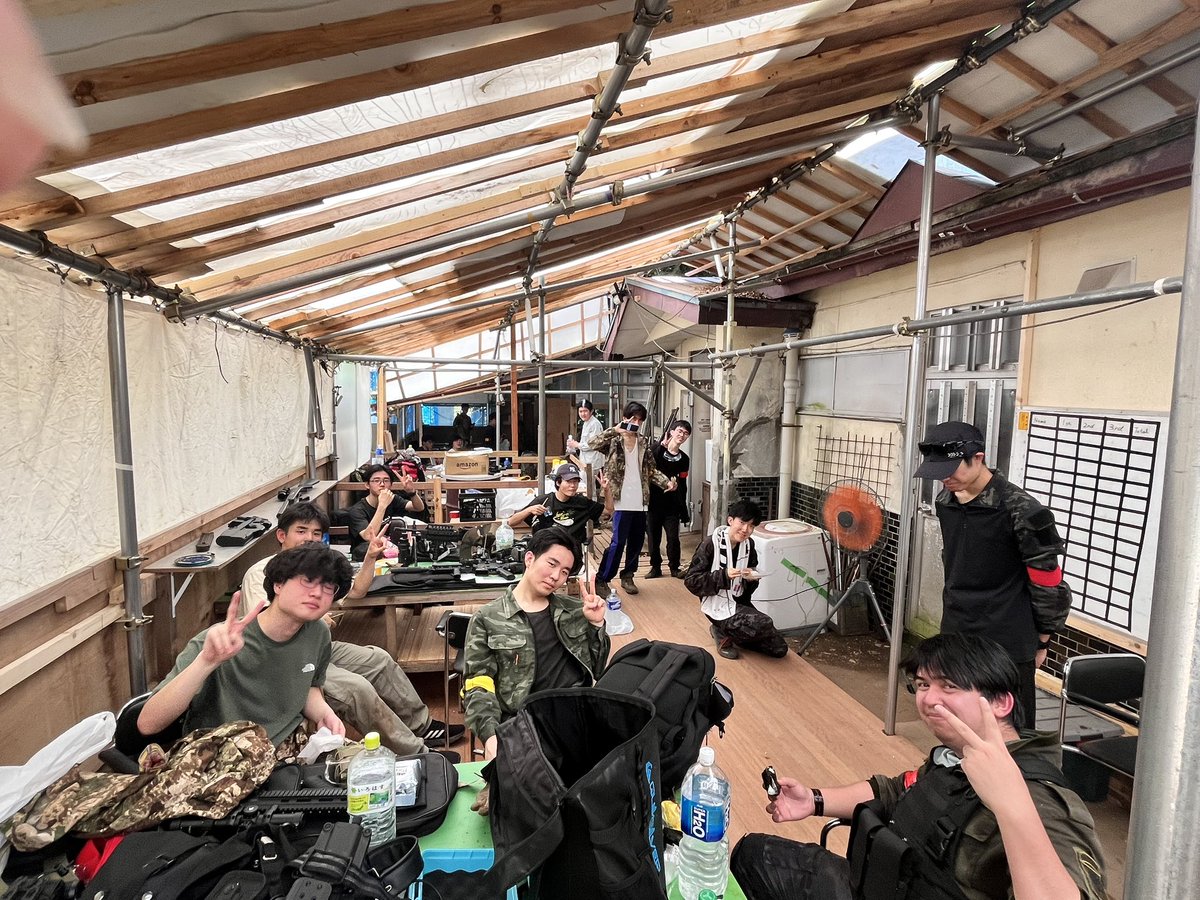 MIT_Airsoft's tweet image. 本日は室工大生だけの貸切戦でBRFさんにお邪魔してサバゲーしてます！！！

お昼休みで半分くらい買い出し行っちゃったけど暑い中頑張ってご飯食べてますよ〜

まだまだここから午後の部です！😁