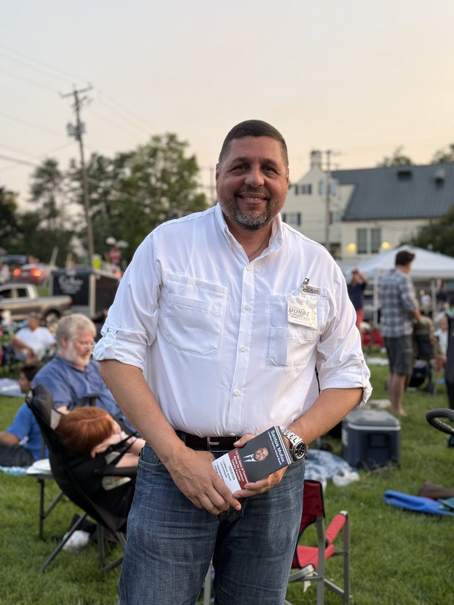 munozforva's tweet image. What a phenomenal 4th of July in Virginia!
I started the day speaking with hundreds of Virginians about parental rights, common-sense leadership, and fiscal responsibility in our schools — and ended it under a sky lit up by a spectacular fireworks display.
I’m incredibly proud…
