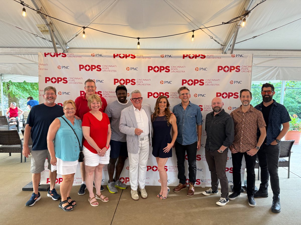 MikeOdioso's tweet image. Thank you Green Township for inviting me Thurs. to co-lead the Pledge and enjoy July 4 celebration (including drone show.) And good times as well tonight meeting Conductor JMR and other performers at Cincinnati Pops awesome Red White & Boom!! 🇺🇸🇺🇸🇺🇸