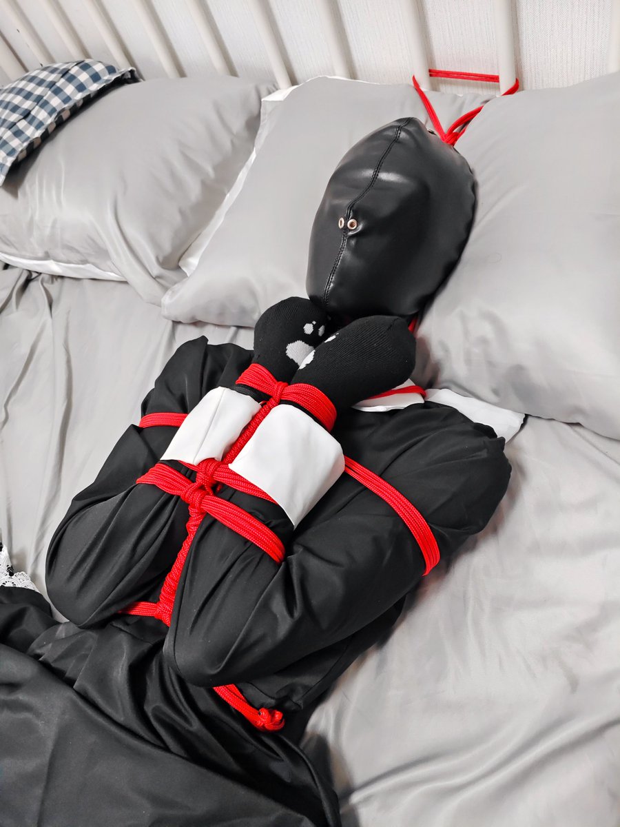 玩累了就直接睡觉，不要紧的🤓
（炒冷饭）
💃：<a href="/shizhui_/">玖璇</a> 
#前手缚 #感官封闭