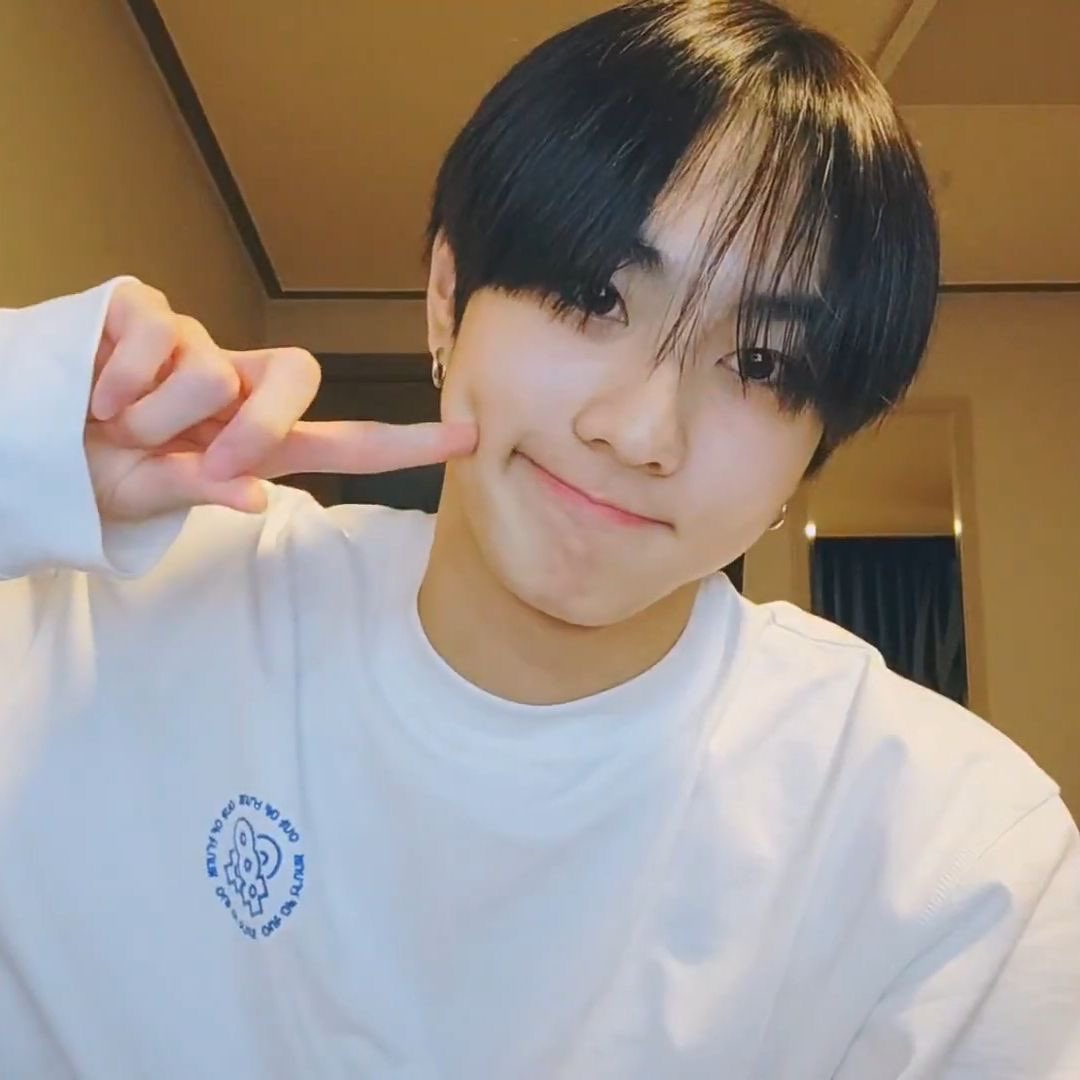 yjwonzyn's tweet photo. something is different if jungwon smile like this🤏🏻🥺 https://t.co/I1rWbUPDaf