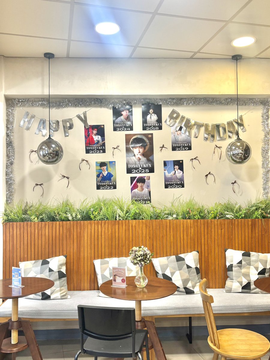 TongYukunTH's tweet photo. ☀️ 𝙂𝙤𝙤��� 𝙢𝙤𝙧𝙣𝙞𝙣𝙜 𝙖𝙣𝙙 𝙝𝙖𝙥𝙥𝙮 𝙎𝙖𝙩𝙪𝙧𝙙𝙖𝙮! 𝙃𝙤𝙥𝙚 𝙮𝙤𝙪𝙧 𝙙𝙖𝙮 𝙞𝙨 𝙛𝙞𝙡𝙡𝙚𝙙 𝙬𝙞𝙩𝙝 𝙨𝙢𝙞𝙡𝙚𝙨 𝙖𝙣𝙙 𝙨𝙪𝙣𝙨𝙝𝙞𝙣𝙚 

มาร่วมแบ่งปันความรักให้กับถงอวี่คุนและพบเพื่อนแฟนคลับที่น่ารักเหมือนคุณได้ที่นี่✨🤎
พวกเรารอเจอทุกคนอยู่นะคะ

#𝐵𝑙𝑜𝑜𝑚𝑖𝑛𝑔𝑊𝑖𝑡ℎ𝑇𝑜𝑛𝑔𝑌𝑢𝑘𝑢𝑛
#เติบโตไปพร้อมกับถงอวี่คุน

𝐃𝐀𝐓𝐄: 05 - 06/07/2025
𝐓𝐈𝐌𝐄: 11:00am-5:30pm
𝐋𝐎𝐂𝐀𝐓𝐈𝐎𝐍: @Achchacafe MRT อิสรภาพ (ทางออก2)

#今日童步 #童禹坤 #TongYukun #ถงอวี่คุน #TF家族 #TF_ING