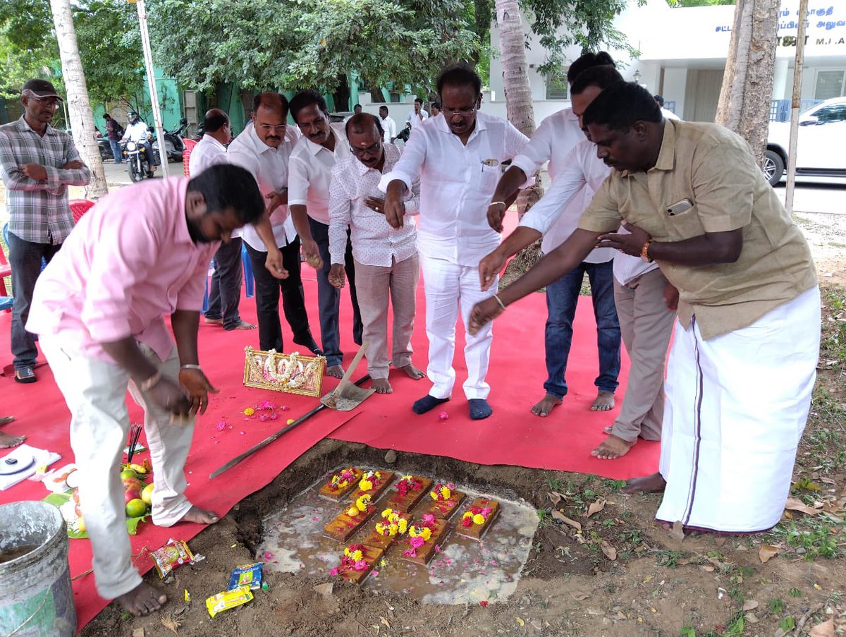 தாம்பரம் மாநகராட்சி, மண்டலம்-3, 34வது வட்டத்தில் சட்டமன்ற தொகுதி மேம்பாட்டு நிதியில் இருந்து ரூ.20இலட்சம் மதிப்பீட்டில் இ-சேவை மைய கட்டிடம் கட்டும் பணியினை துவக்கி வைத்தப்போது.