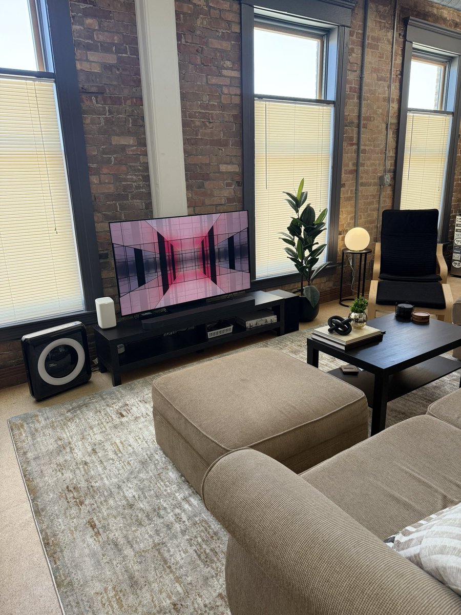 tony_dawgs's tweet image. 300 follower tv setup reveal, who’s got it better than a-train? #lank #slightdox