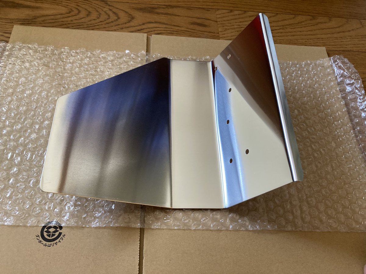 久々にマーチのパーツ製作、
今回のアルミ板は艶があっていい感じ🪞