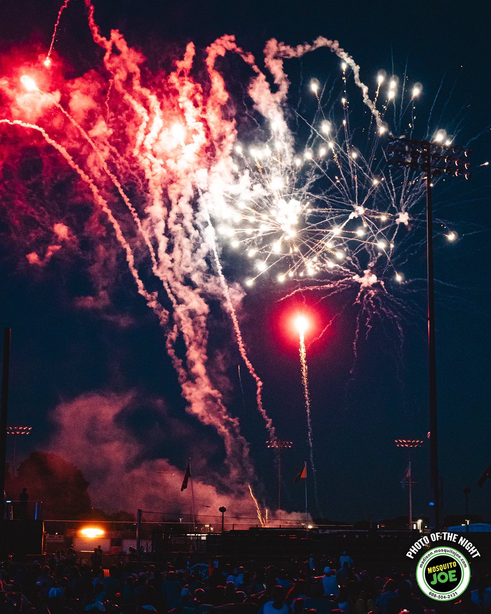 making memories under the lights 🎆

<a href="/mosquitojoe/">Mosquito Joe</a> x #photoofthenight