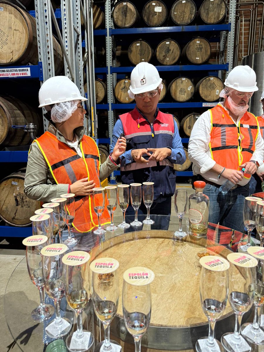 Visitamos Tequila San Matías y Grupo Campari con @IndustrialesJal, <a href="/Mich_fridman/">Michelle Fridman</a>, MBA Luis González, Francisco González y Antonio Lancaster.

Conocimos su proceso de producción y destacamos el potencial de la Ruta del Tequila en Los Altos de Jalisco. 🥃✨

#RutaDelTequila
