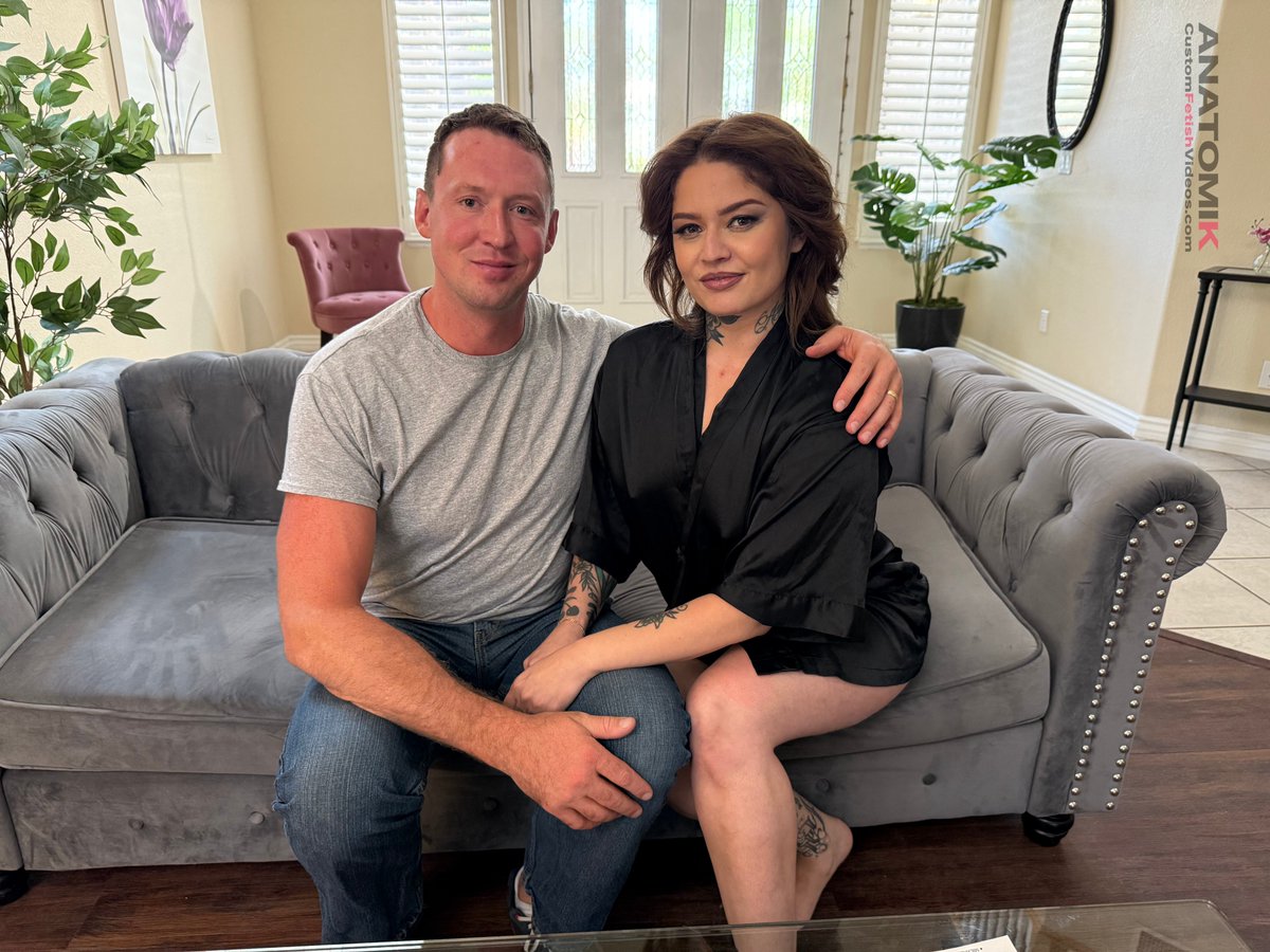 Behind the scenes with <a href="/Vanessavegax/">Vanessa Vega</a> and <a href="/PierceParisXXX/">𝐏𝐢𝐞𝐫𝐜𝐞 𝐏𝐚𝐫𝐢𝐬</a> . He got pegged, worshiped feet, and  thanked her after. #CustomFetishVideos