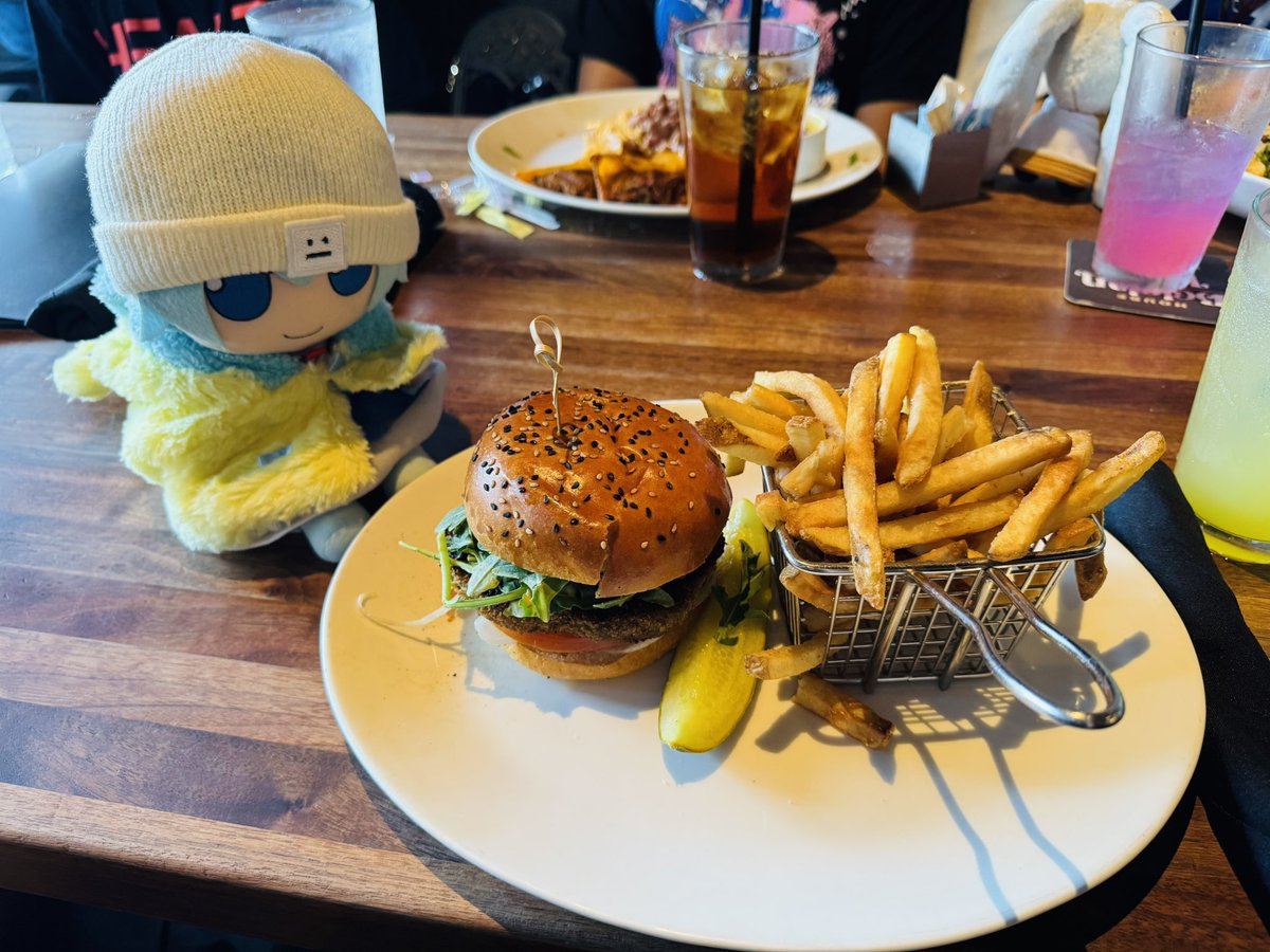 RubikReef's tweet image. Veggie burger 🍔