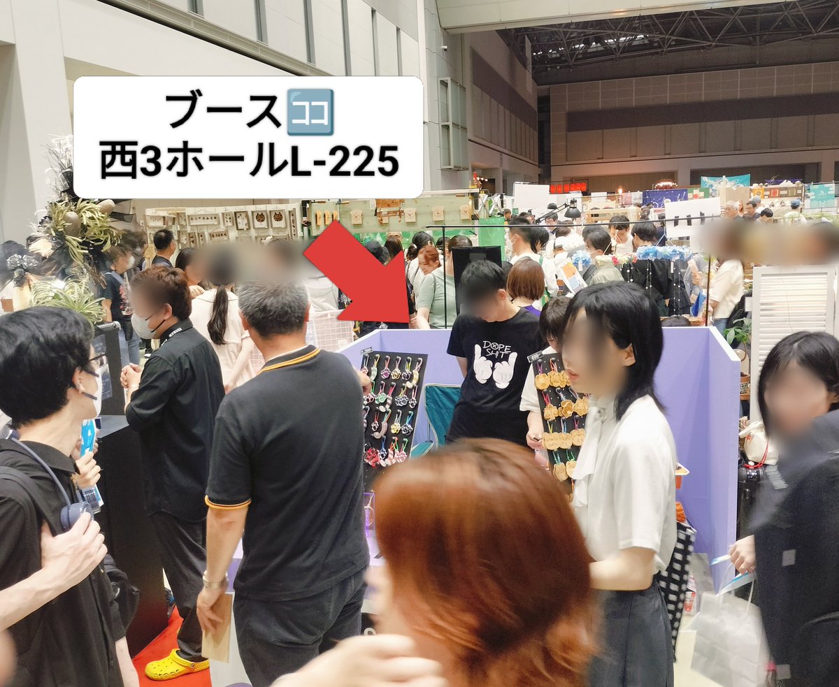 今日はデザインフェスタ✨
齋藤製作所さんブースで集客支援
ペットや記念の写真をレーザー彫刻で残しませんか？

お客様がたくさん来てくれて大盛況です🙌
 #デザインフェスタ61