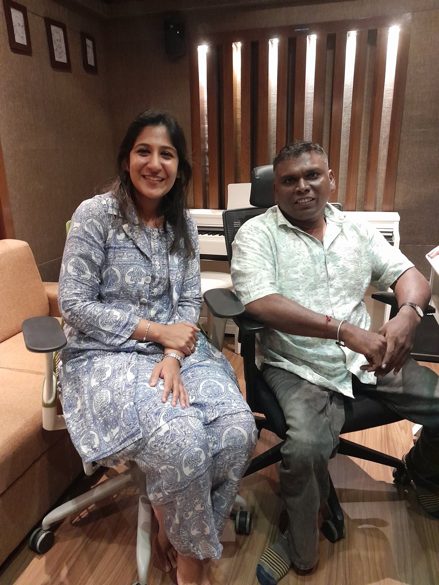 "என் புதிய பாடல் வரிகளுக்கு ஒலி கொடுத்து வருகிறார் பாடகி #ShwetaMohan 
 பாடல் வெளியாகும் விரைவில் 
கொண்டாடலாம் "செவியில்"