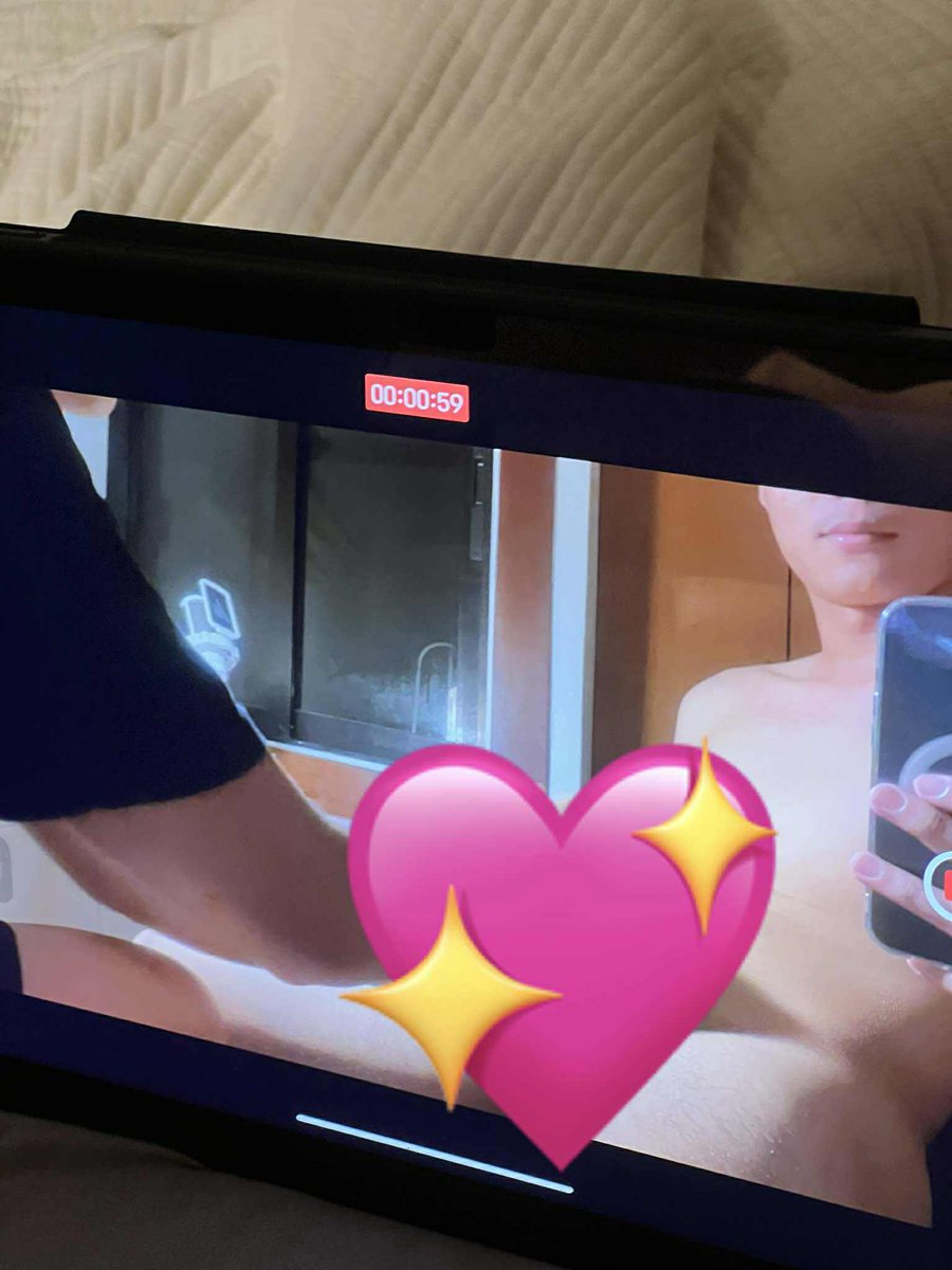 biliyyyy's tweet photo. I’ll post when I feel like it, but here’s a little teaser of what’s coming 😛💖 https://t.co/WajeJjX1lh