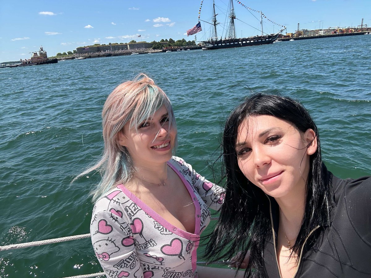 Happy Independence Day! 🇺🇸 🎇 Happy 4th of July! 😌 At the annual USS Constitution⛵️ Turnaround Sail! 🇺🇸  <a href="/PlayJuliaTS/">Play►JuliaTS - Yulia Masakowa</a>
