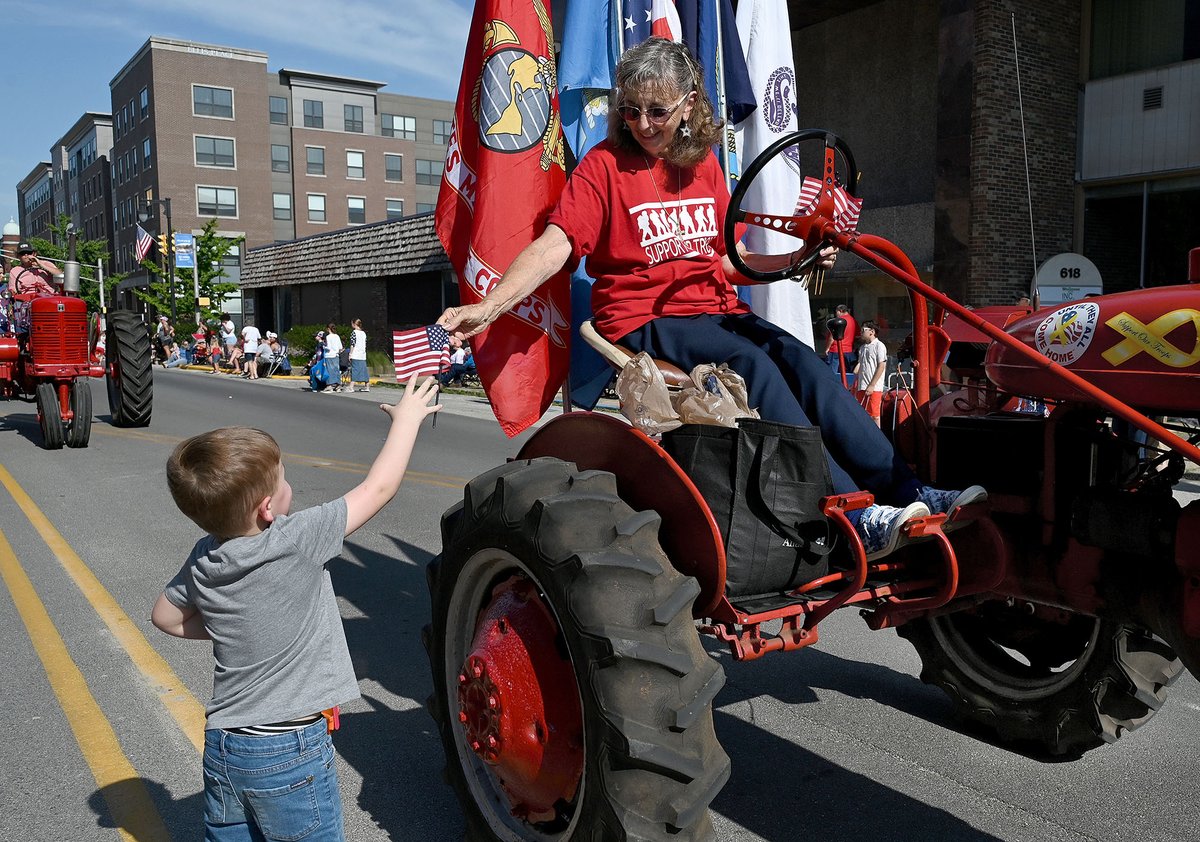 TribStarJoe's tweet image. Scenes from the Frontier Day Parade yesterday on Wabash Avenue.