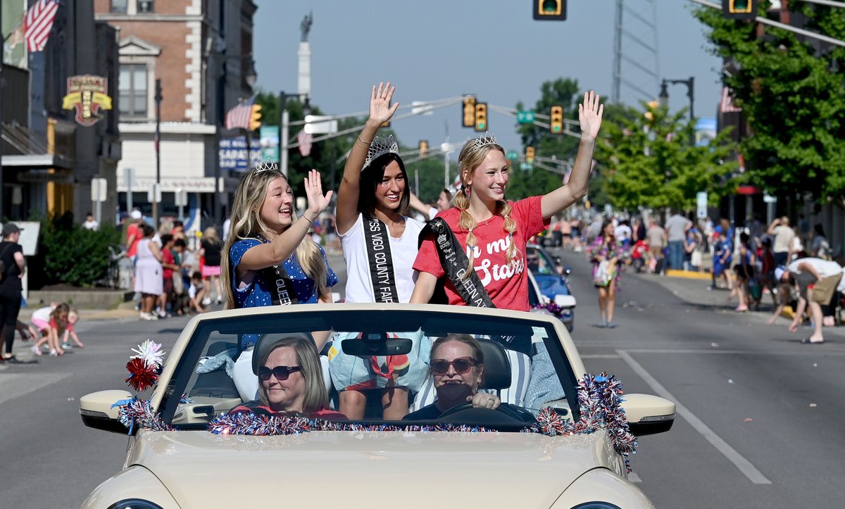 TribStarJoe's tweet image. Scenes from the Frontier Day Parade yesterday on Wabash Avenue.