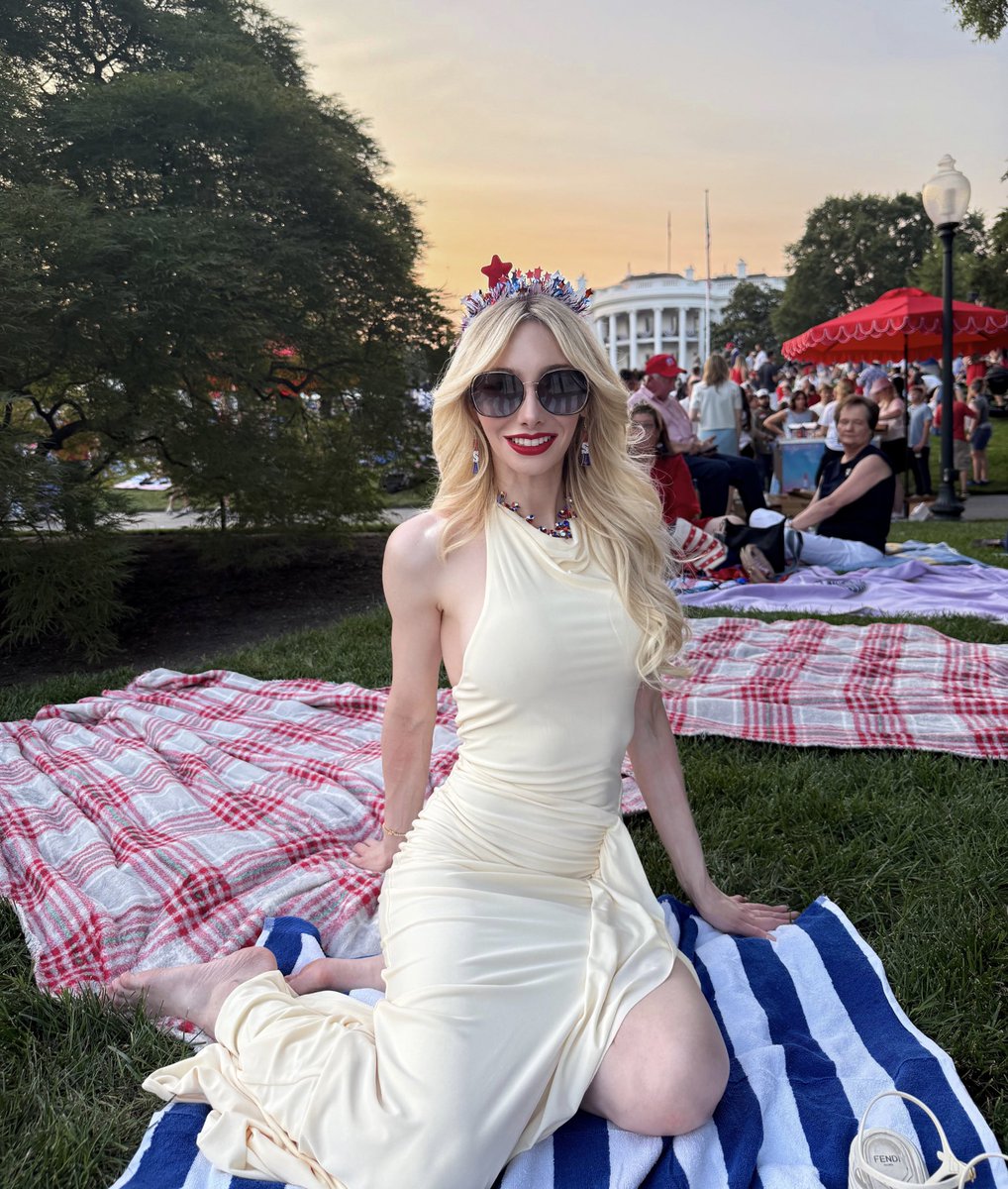 Happy #IndependenceDay from the White House! ❤️🇺🇸🦅💥