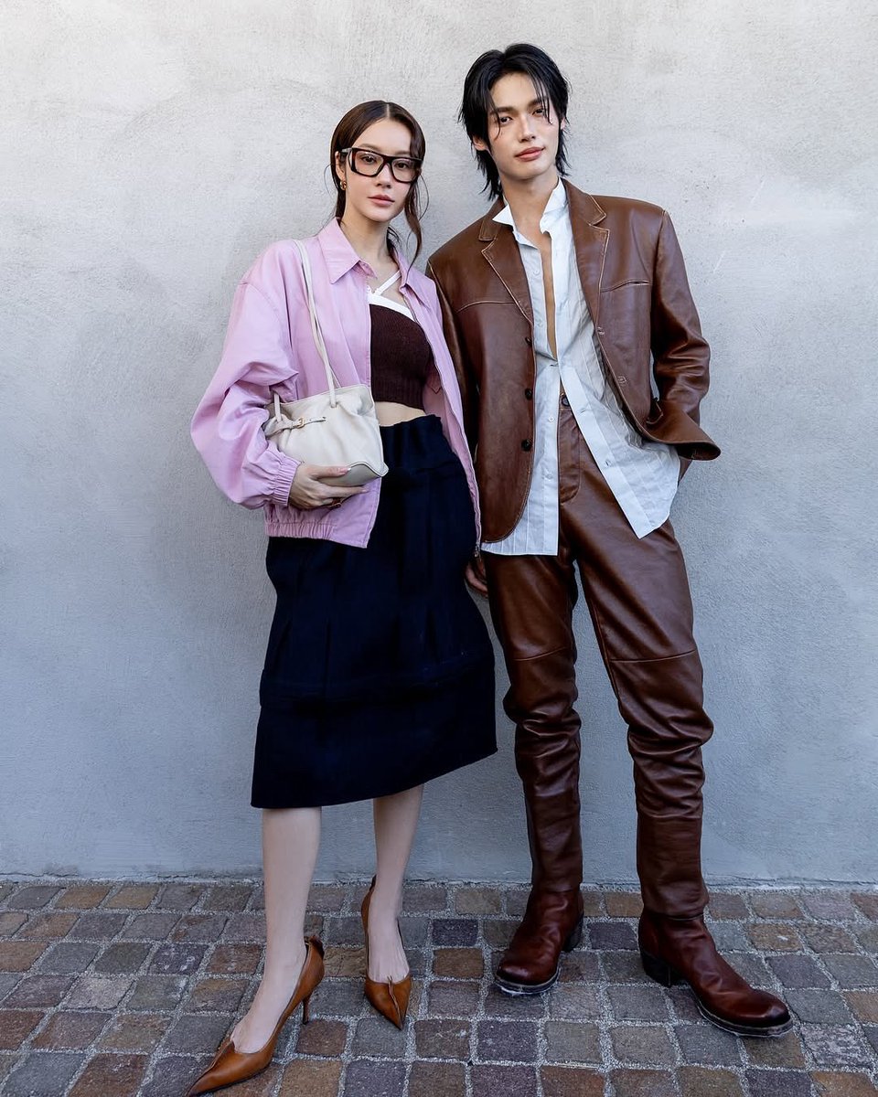 ไปแบบคนปัง! จากการรายงานของ Lefty ได้เผยว่าหนุ่ม #วินเมธวิน Prada Ambassador และสาว #น้ำตาลทิพนารี ที่เดินทางไปร่วมชมแฟชั่นโชว์ Prada คอลเล็กชั่นใหม่ ที่จัดขึ้นเมื่อช่วง Milan Fashion Week ที่ผ่านมา ติดท็อป 3 คนดังที่สามารถสร้างมูลค่าสื่อ (EMV) ได้สูงที่สุด โดยหนุ่ม ‘วิน’ สร้าง