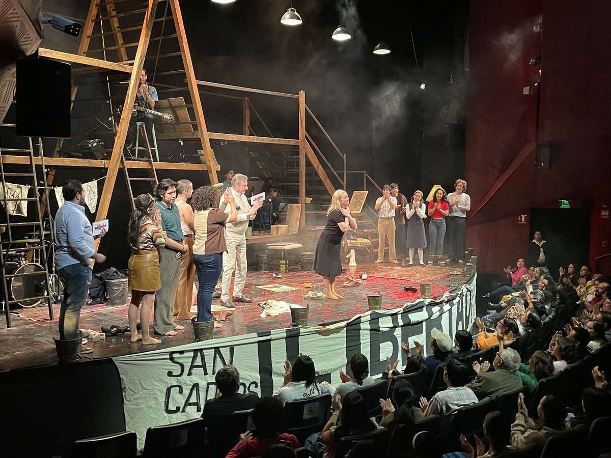 Noche de reconocimiento a la gran trayectoria de mi querida <a href="/irasematerrazas/">𝑰𝒓𝒂𝒔𝒆𝒎𝒂 𝑻𝒆𝒓𝒓𝒂𝒛𝒂𝒔</a> en <a href="/PLaLibertadMX/">Para La Libertad. México 68</a> 👏
⭐️Gracias mil por acompañarnos <a href="/KikaEdgar/">Kika Edgar</a> #JulietaGonzález y <a href="/andrespalacios1/">Andrés Palacios</a> ⭐️