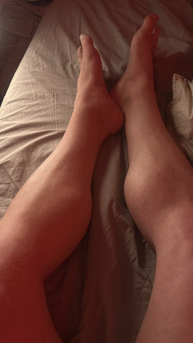 RT if you’re down to worship my calves and feet onlyfans.com/wrestlela #muscleworship #footworship #calves