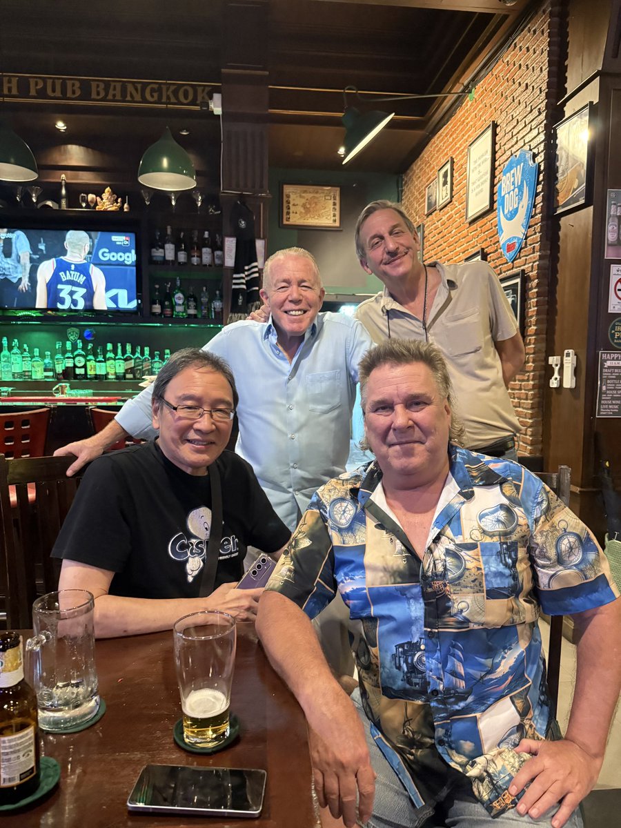 Sometimes Twitter worlds collide, great visit with <a href="/TheBangkokIam/">The Bangkok I am</a> <a href="/Louieson15/">Louies on 15 Bamboo & Bourbon</a> and then with <a href="/PaulMasa3/">Paul Masa</a> and <a href="/Nolski62/">Noel</a> and a collision with <a href="/chefkdk/">Kurt!</a> <a href="/OlearysBangkok/">O' Leary's Irish Pub Bangkok 🇺🇸 🇮🇪 🇹🇭</a>
