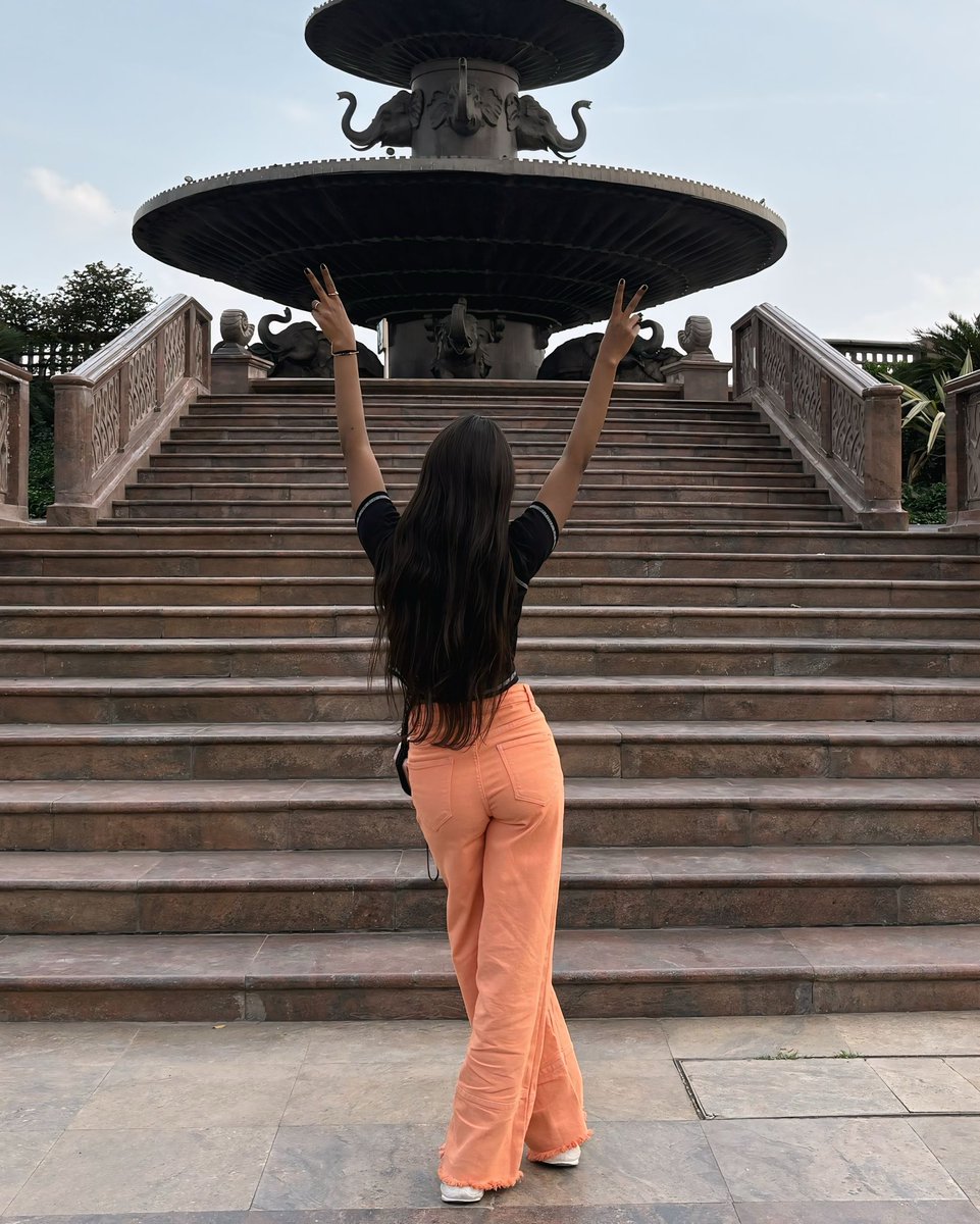 vaish64876's tweet photo. Noida Diaries ❤️✨
.
.
#DynastyDivaOfficial #VaishnaviSaxena #Explore #foryou #travel 

#라이즈 #الهلال #भजनलाल_मतलब_भरोसा https://t.co/TDWUVrZyOh