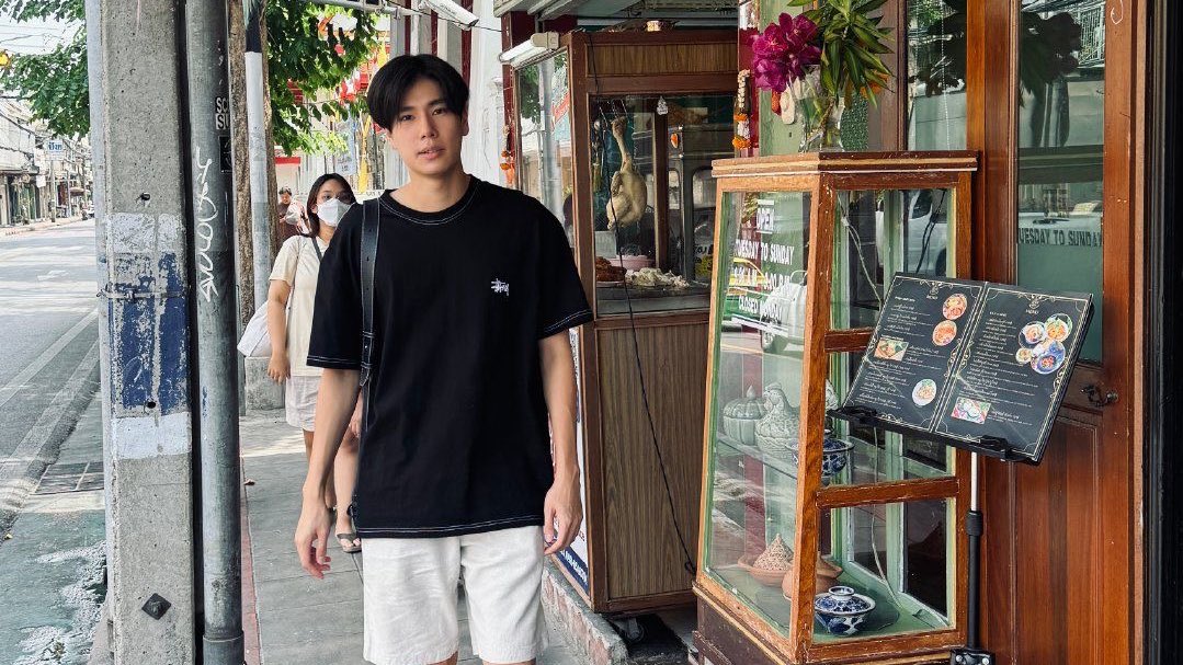 hervagueside's tweet photo. birthday boy👇🏼🙂‍↕️����🫶🏼🥳 selamat 22 tahun sweetheart🍯🥺🫂🍀💕 LOVE YOUUUUU PHUWINNN🥂🌙🫠💖🤟🏼 https://t.co/YTxP494KzD