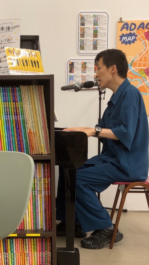 Hanon_Debut's tweet photo. 6/22の弾き語りライブ&amp;セッションにお越し頂いた皆様、関係者各位ありがとうございました！自作曲の他、リクエスト曲や、その場で皆さんと合わせて演奏したりと楽しく過ごせました。やっぱり自主企画するのが好きだと感じました。今後ともよろしくです。 https://t.co/dK40BfKHHQ