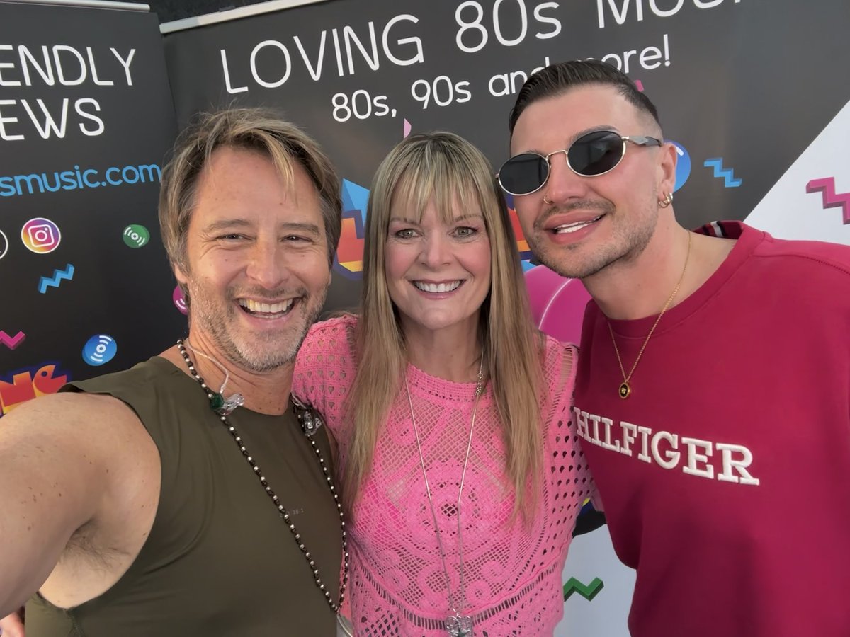 Loving80sMusic's tweet photo. Fab, as always, to catch up with @ChesneyHawkes, @TheBritFestUK - interview coming soon! 
Really cool to also meet his mate, @thedannybeard (and Danny’s lovely partner, Skye! 
#chesneyhawkes #dannybeard #thebritfest 

@SytnerMINI https://t.co/HI2RSVwoRO