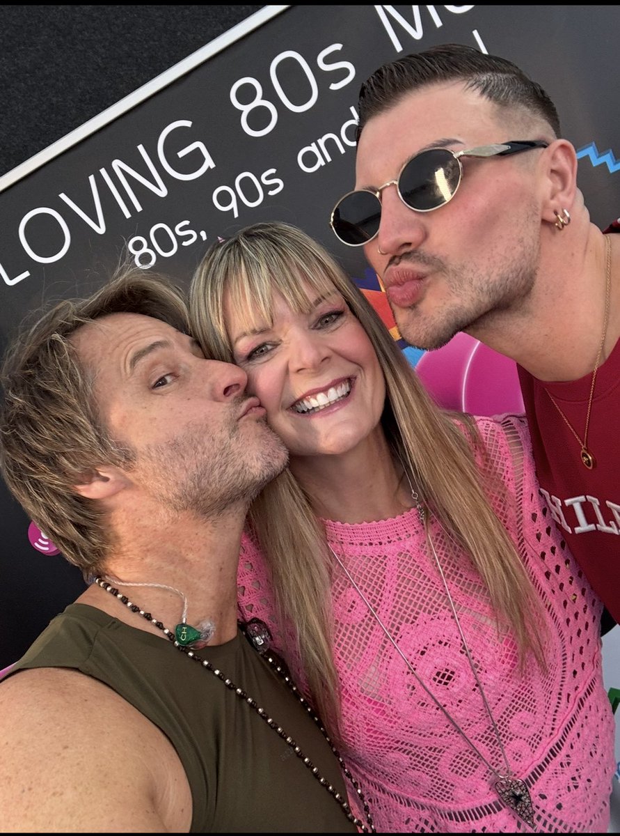 Loving80sMusic's tweet photo. Fab, as always, to catch up with @ChesneyHawkes, @TheBritFestUK - interview coming soon! 
Really cool to also meet his mate, @thedannybeard (and Danny’s lovely partner, Skye! 
#chesneyhawkes #dannybeard #thebritfest 

@SytnerMINI https://t.co/HI2RSVwoRO