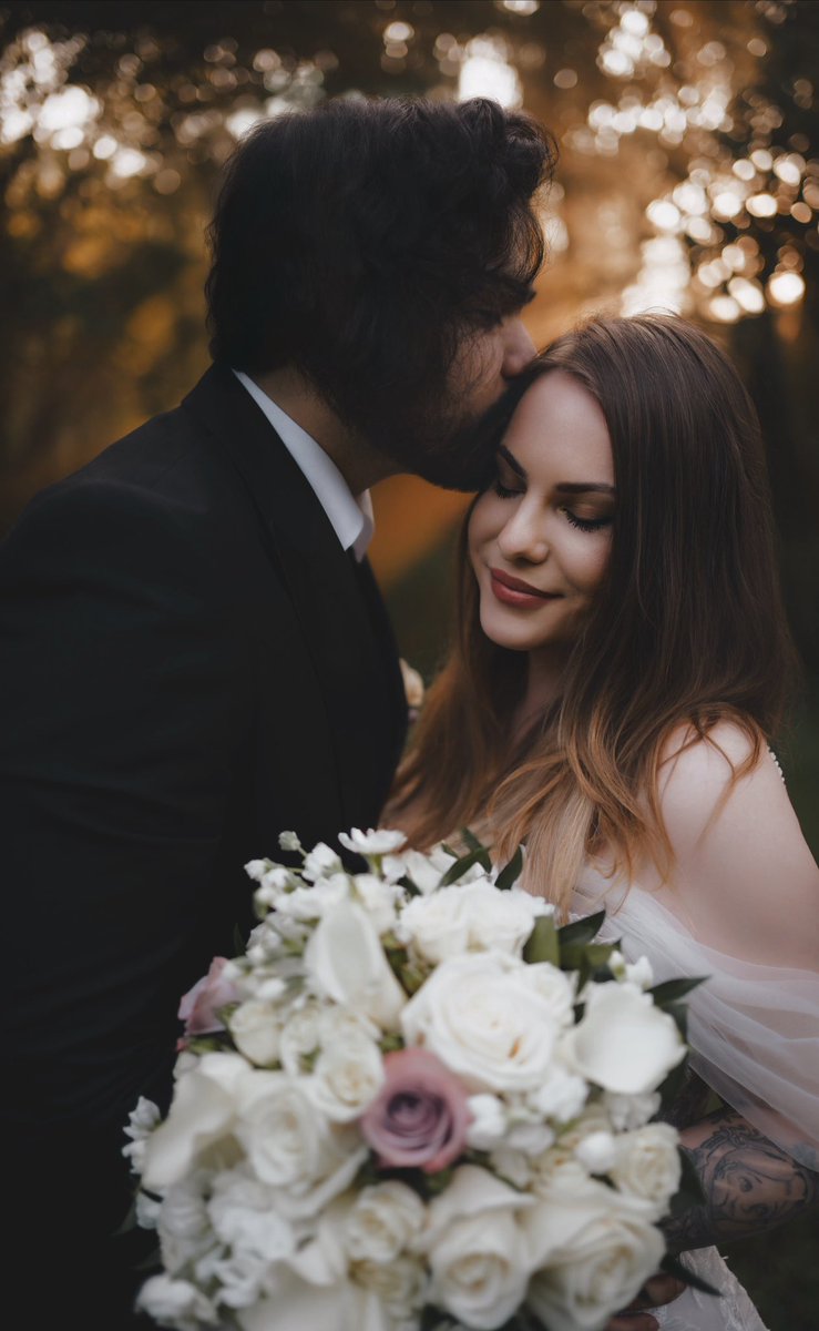 SaraSecoraVO's tweet image. Our 2nd wedding anniversary ❤️ it feels like I just blinked and these 2 years flew by. Life is so easy, soft, and comfortable with him close.