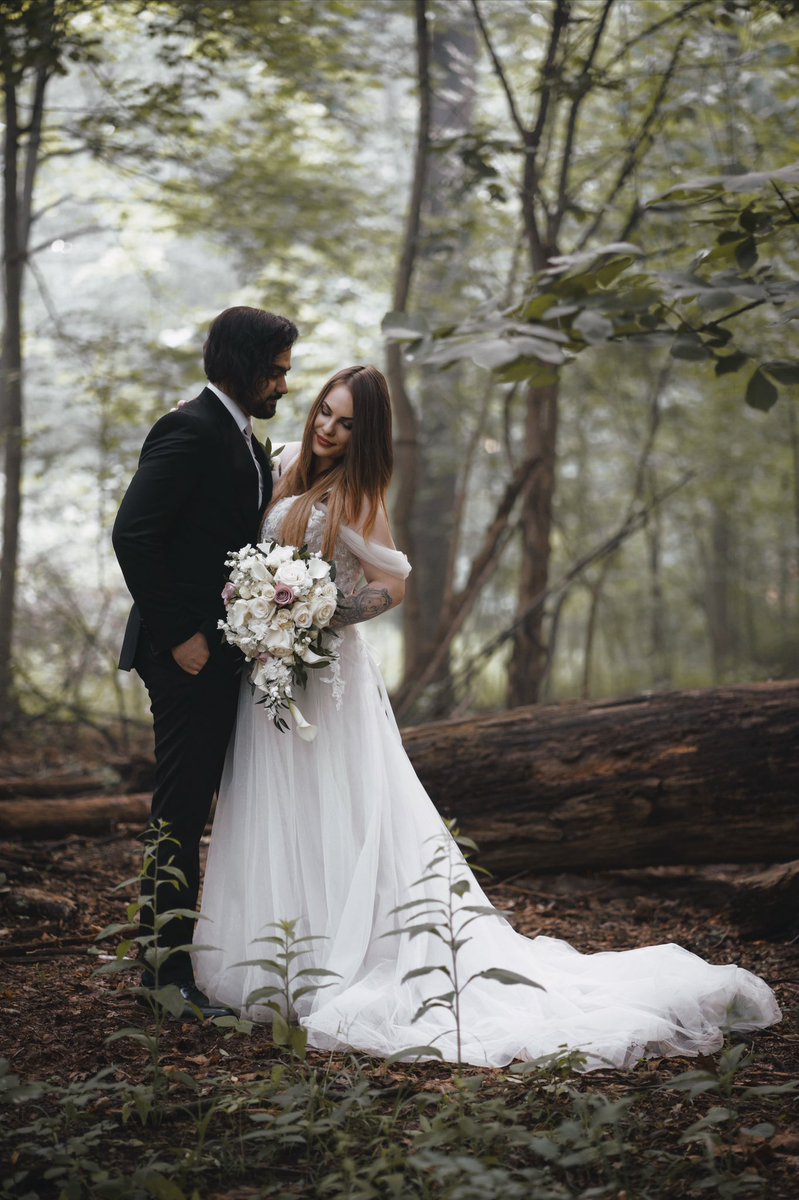SaraSecoraVO's tweet image. Our 2nd wedding anniversary ❤️ it feels like I just blinked and these 2 years flew by. Life is so easy, soft, and comfortable with him close.