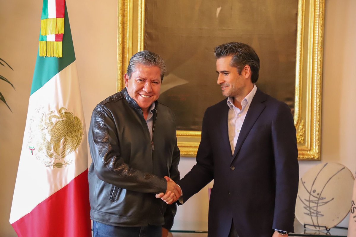 Ricardo Dueñas (@rduenas3) on Twitter photo Hoy tuvimos una productiva reunión de trabajo con el Gobernador de Zacatecas <a href="/DavidMonrealA/">David Monreal Ávila</a> para presentar avances y planes futuros para el <a href="/AeropuertoDeZCL/">Aeropuerto Internacional de Zacatecas</a>
Presentamos temas clave como la nueva ruta de Zacatecas a Oakland, que abrirá nuevas oportunidades de conectividad. Hoy tuvimos una productiva reunión de trabajo con el Gobernador de Zacatecas <a href="/DavidMonrealA/">David Monreal Ávila</a> para presentar avances y planes futuros para el <a href="/AeropuertoDeZCL/">Aeropuerto Internacional de Zacatecas</a>
Presentamos temas clave como la nueva ruta de Zacatecas a Oakland, que abrirá nuevas oportunidades de conectividad.
