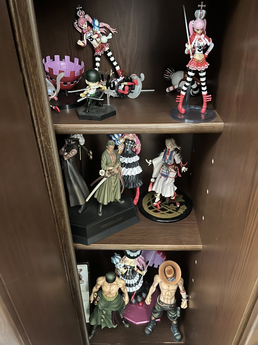 実家にフィギュア類置きっぱにしてたやつマッマが飾ってくれてたw
倒れてるけど……
(ゾロとエースは元々マッマの。わたしのはペローナと今剣)