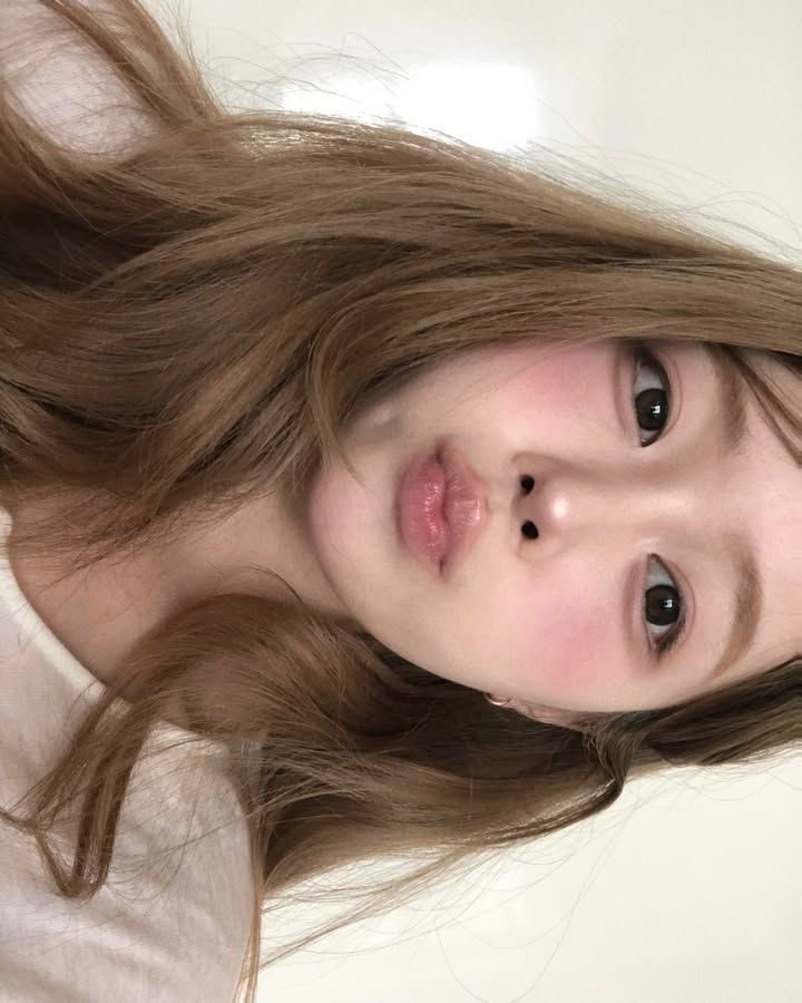 มารวมลิปโทนชมพูตุ่นๆ นัวๆ ตามเรฟ ค่อนไปทางคูลโทนนิดๆ สวยละมุน แต่งง่ายได้ลุค clean girl แบบถูกต้อง รีวิวกับสวอชทุกสีในเธรดนะ